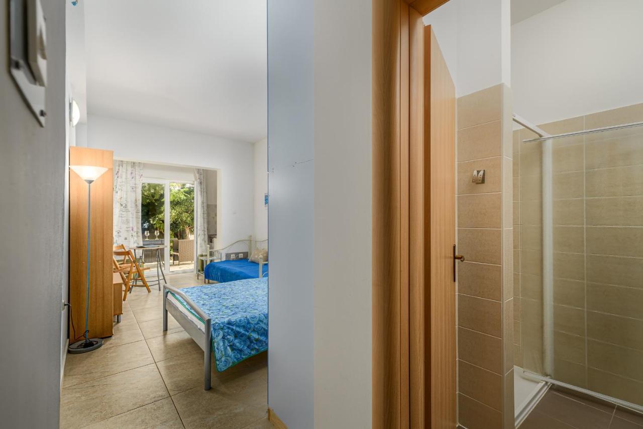 Studio Holiday Adriatic Pag Town Exterior foto