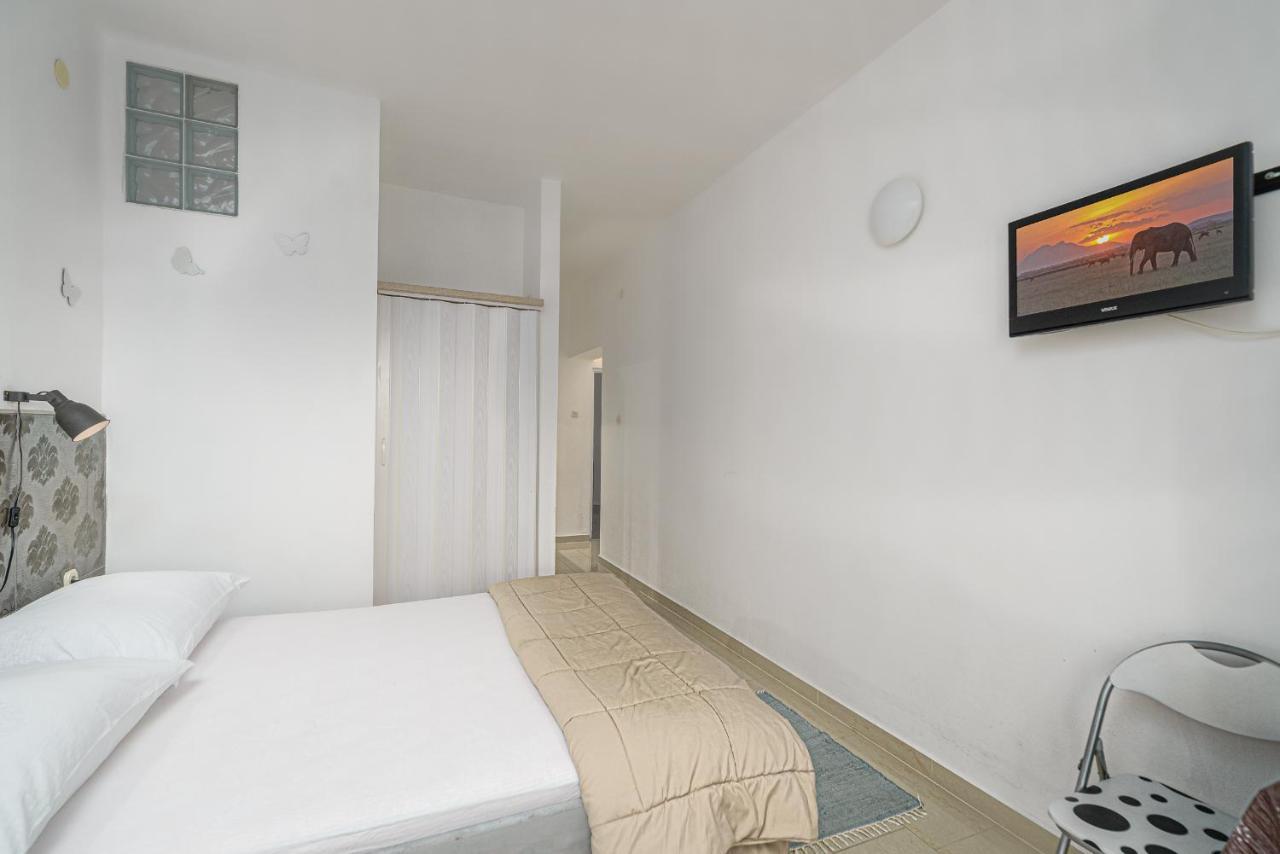 Studio Holiday Adriatic Pag Town Exterior foto
