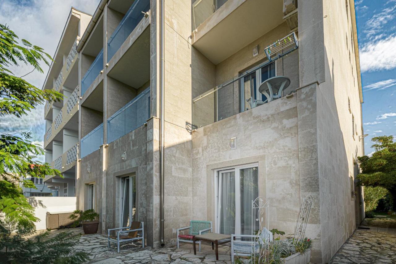 Studio Holiday Adriatic Pag Town Exterior foto